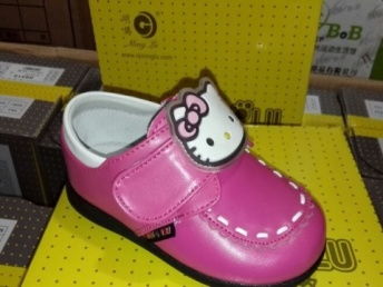 低價批發各大知名品牌尾貨童鞋 成都服裝、鞋帽、箱包及日用百貨一站式采購指南