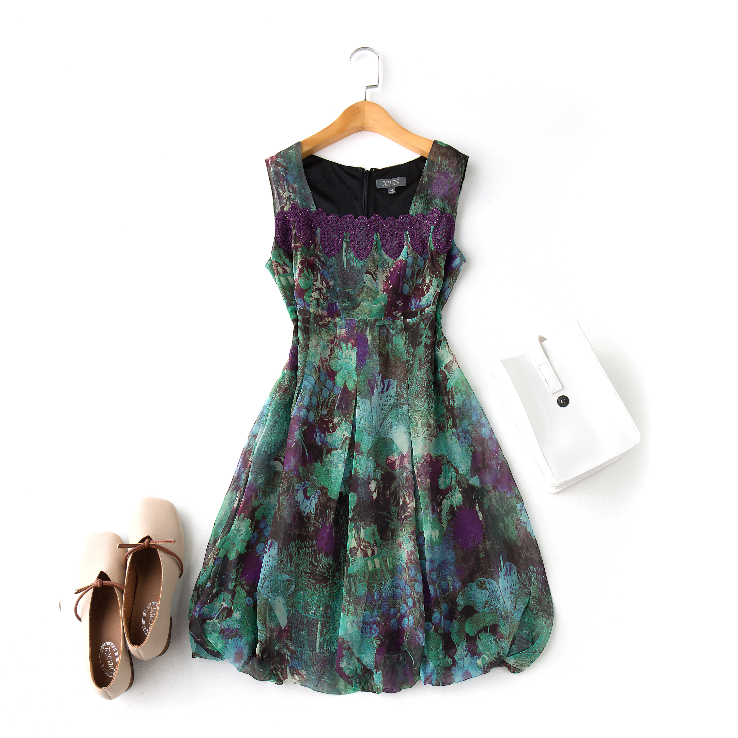 服裝與靜物拍攝 掛拍、平鋪與模特展示的專業技巧